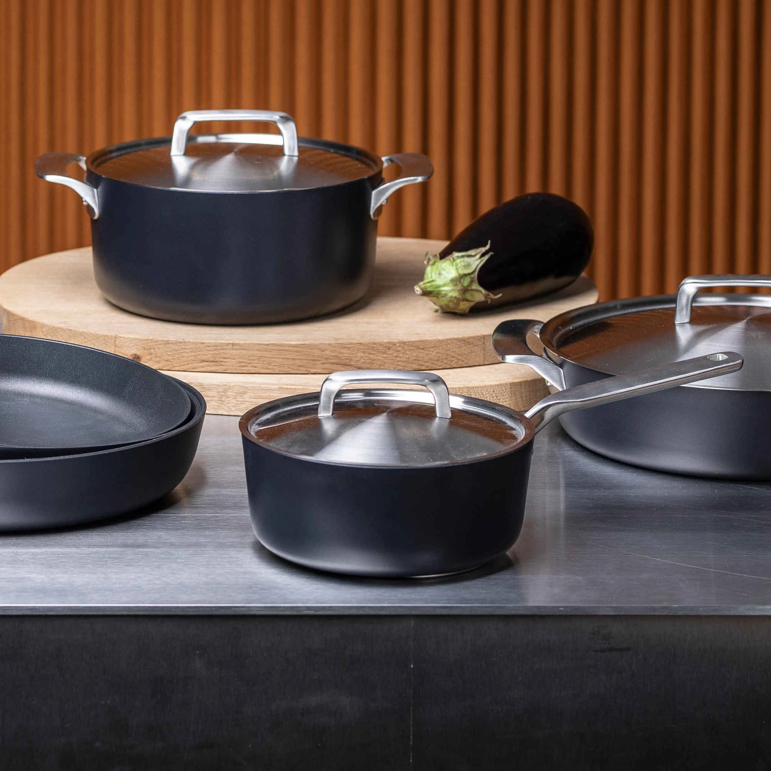 Fiskars Rotisser Sauteuse Mit Hoher Kante 3 Fiskars Rotisser Sauteuse Mit Hoher Kante – Bild 3