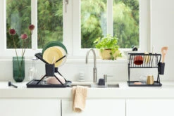 Brabantia Sinkside Zusammenklappbarer Geschirrkorb 51cm 12 Brabantia Sinkside Zusammenklappbarer Geschirrkorb 51cm -Küchen Verkauf 502467 01 6 EnvironmentImage a766bdbe92 scaled