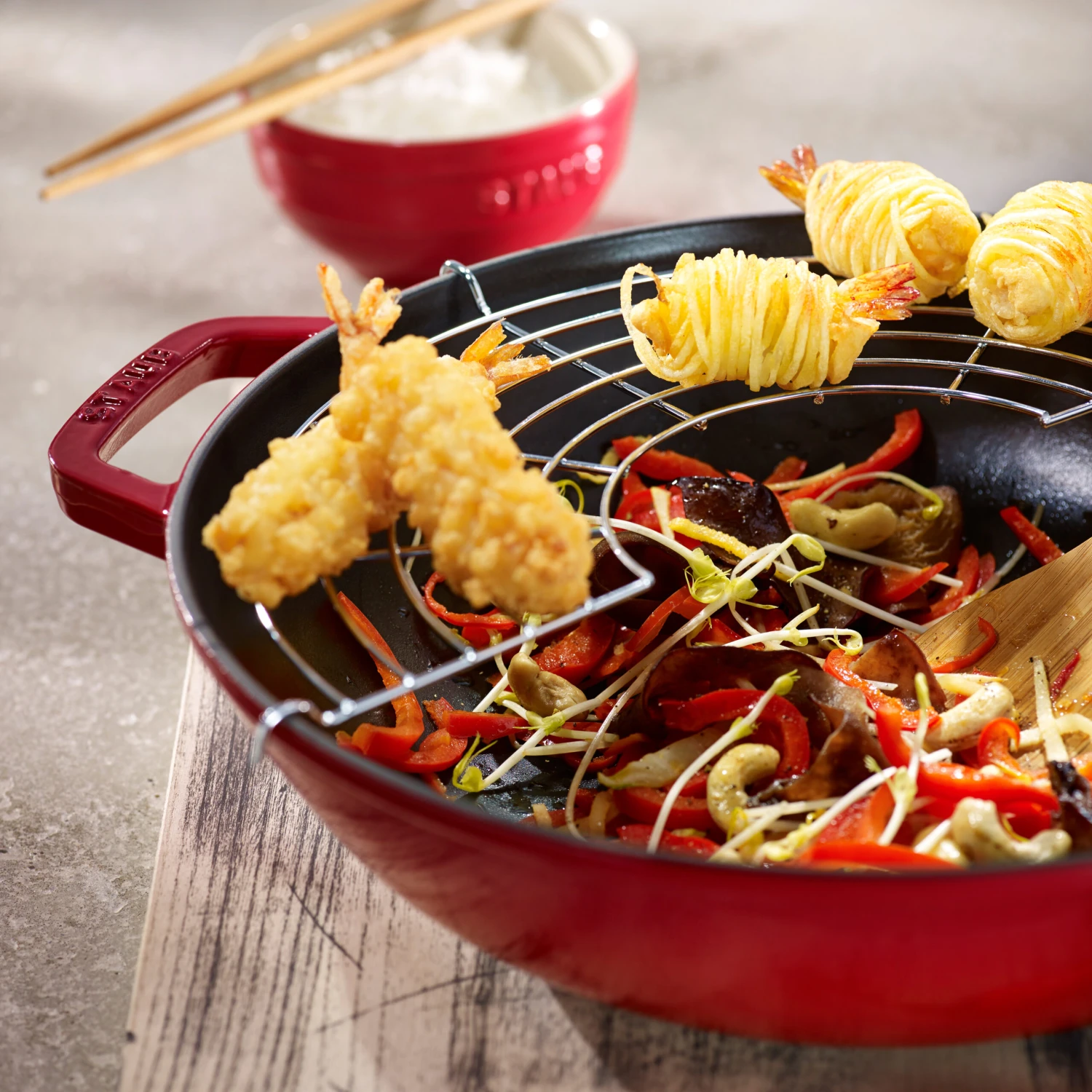 Staub Wok Mit Glasdeckel Ø37cm 5,7 L 2 Staub Wok Mit Glasdeckel Ø37cm 5,7 L – Bild 2