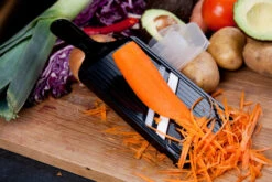 Kyocera Julienne Mandoline 11 Kyocera Julienne Mandoline -Küchen Verkauf 508589 01 6 EnvironmentImage 4325b19948 scaled