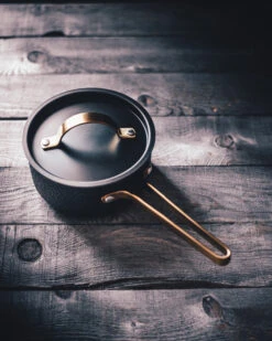 Arvet Gehämmerter Schwarzer Topf Mit Deckel 10 Arvet Gehämmerter Schwarzer Topf Mit Deckel -Küchen Verkauf 513364 01 5 EnvironmentImage 3d663b1a44