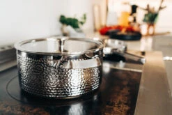 Chrom Gehämmerter Chromtopf Mit Deckel -Küchen Verkauf 513370 01 3 EnvironmentImage 4942668c1b scaled