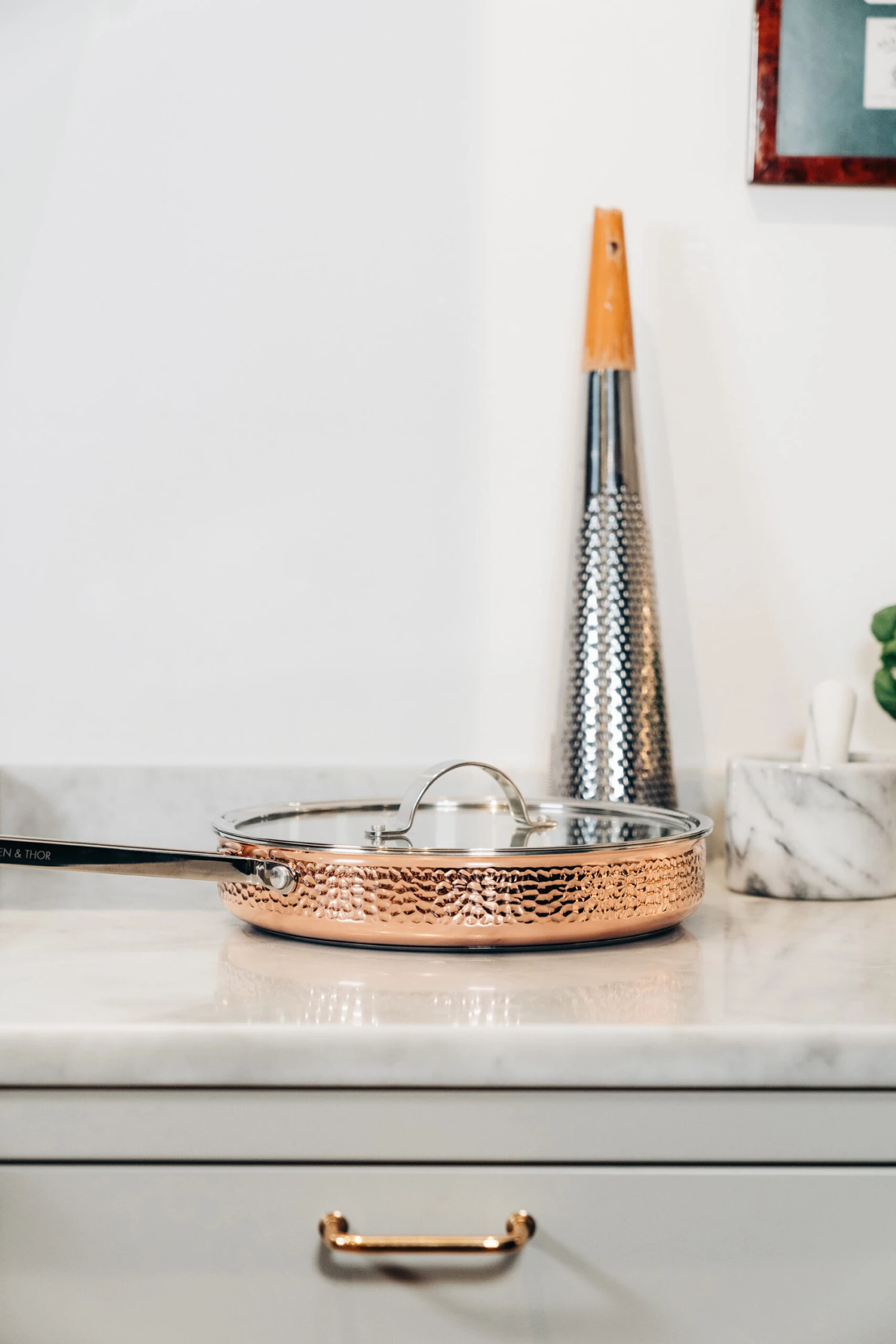 Mjölner Gehämmerte Sauteuse Aus Kupfer Mit Deckel 6 Mjölner Gehämmerte Sauteuse Aus Kupfer Mit Deckel – Bild 6