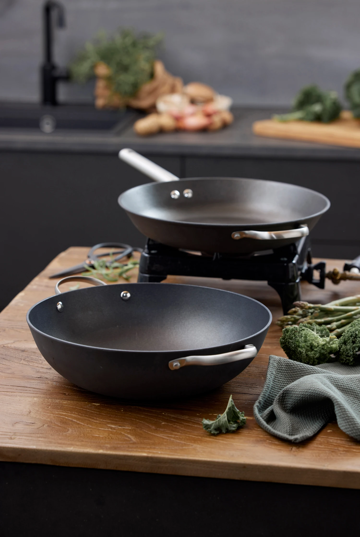 Pillivuyt Garonne Wok Aus Leichtem Gusseisen 2 Pillivuyt Garonne Wok Aus Leichtem Gusseisen – Bild 2